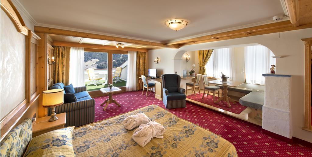 Alpen Hotel Corona Vigo di Fassa Habitación foto